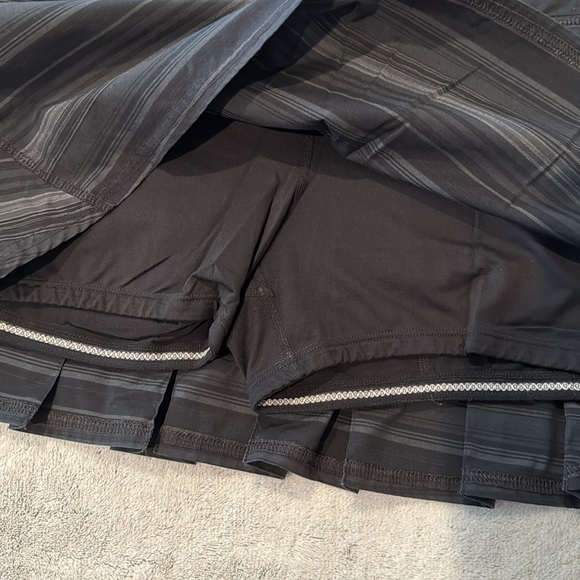 Lulu Pace Setter skirt size 8 - Picture 4 of 5